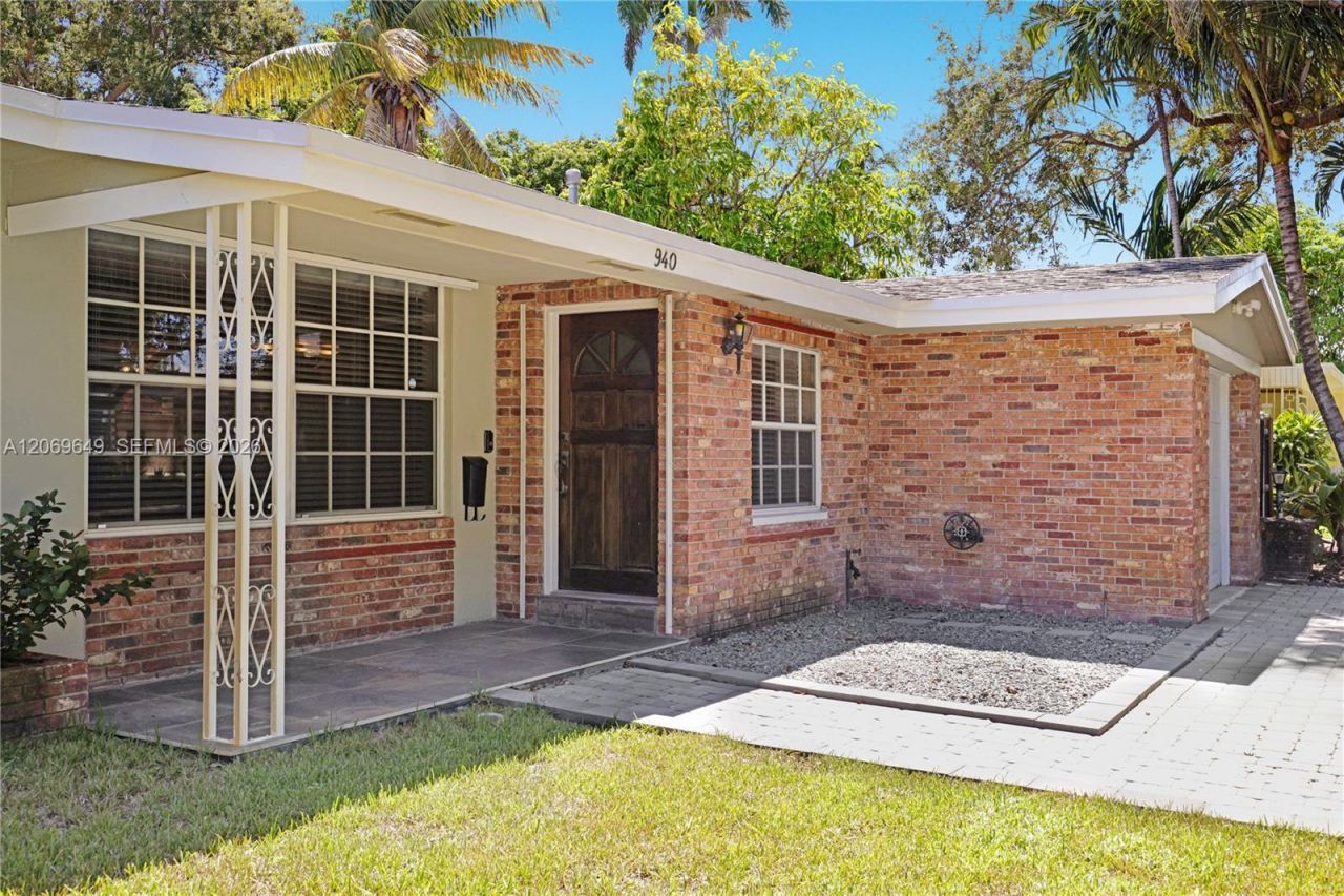 940 NE 117th St, Biscayne Park, FL 33161 Photo