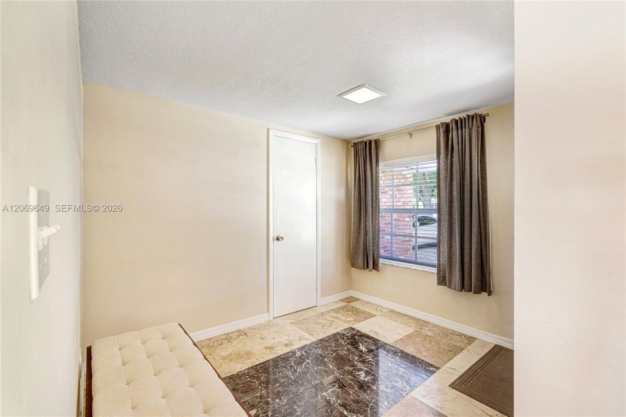 940 NE 117th St, Biscayne Park, FL 33161 Photo
