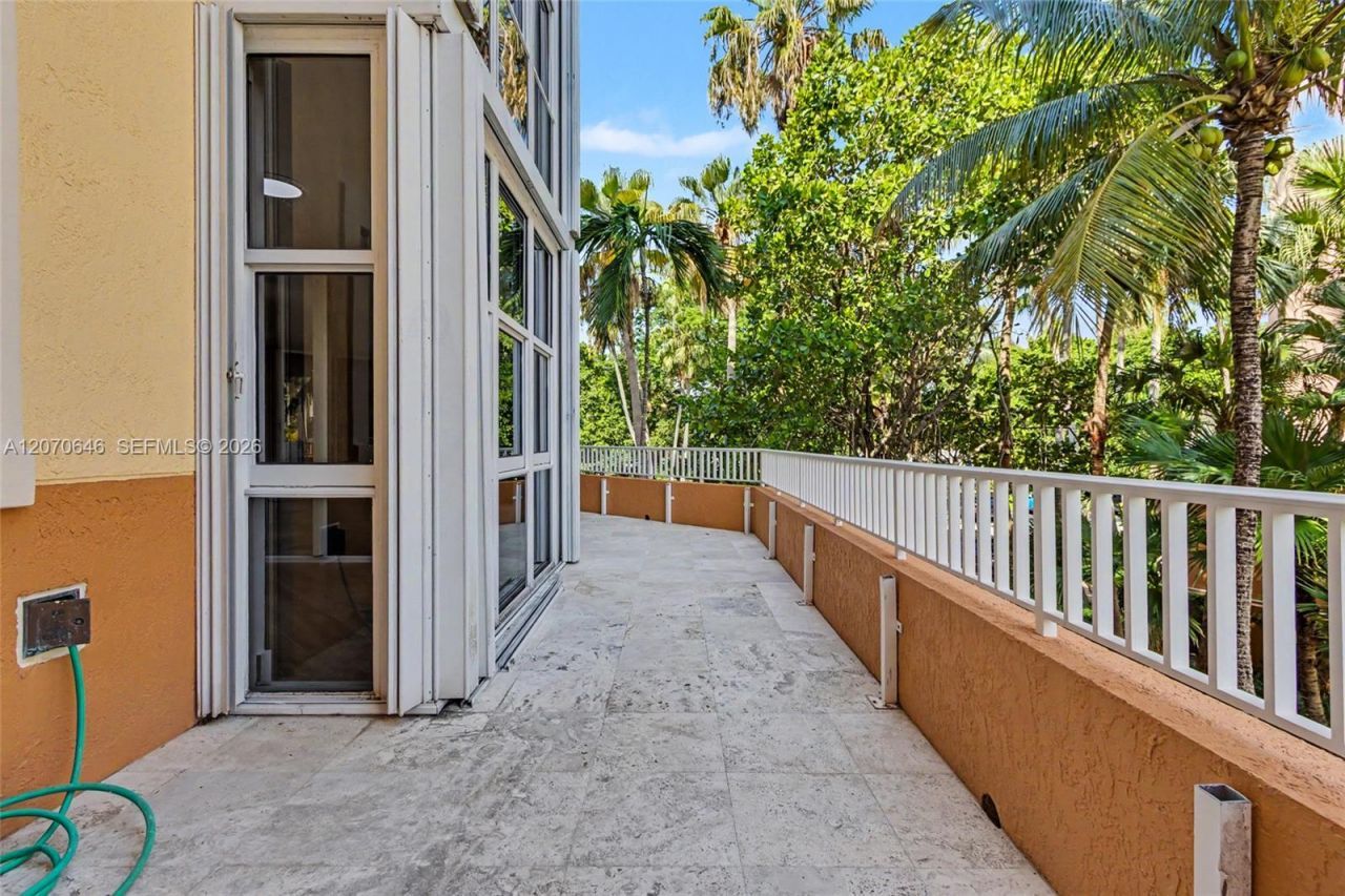 731 Crandon Blvd , Unit 208, Key Biscayne, FL 33149 Photo
