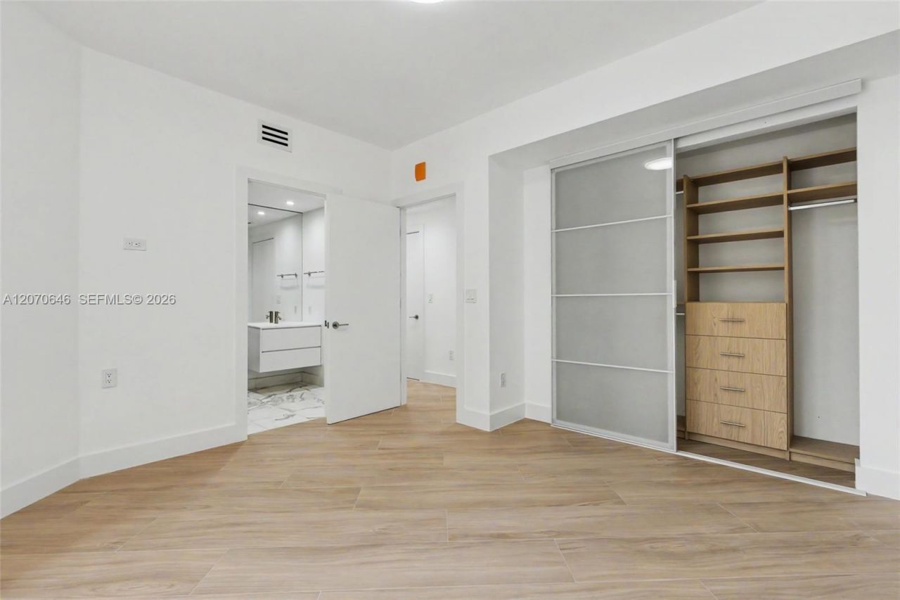 731 Crandon Blvd , Unit 208, Key Biscayne, FL 33149 Photo