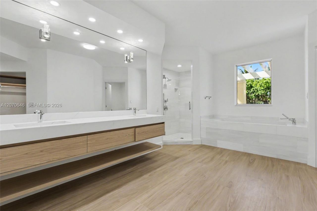 731 Crandon Blvd , Unit 208, Key Biscayne, FL 33149 Photo