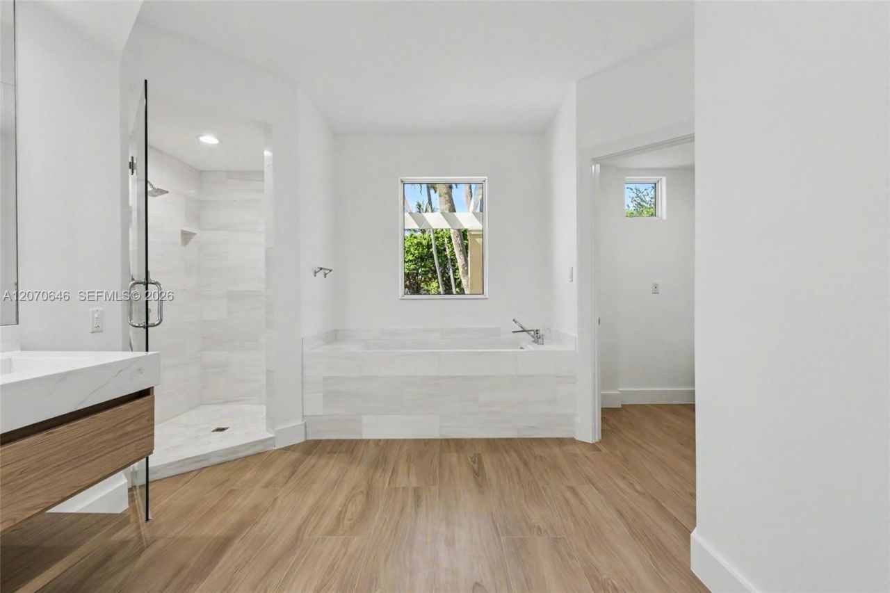 731 Crandon Blvd , Unit 208, Key Biscayne, FL 33149 Photo