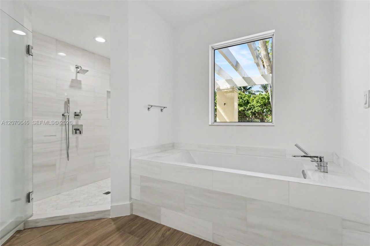 731 Crandon Blvd , Unit 208, Key Biscayne, FL 33149 Photo