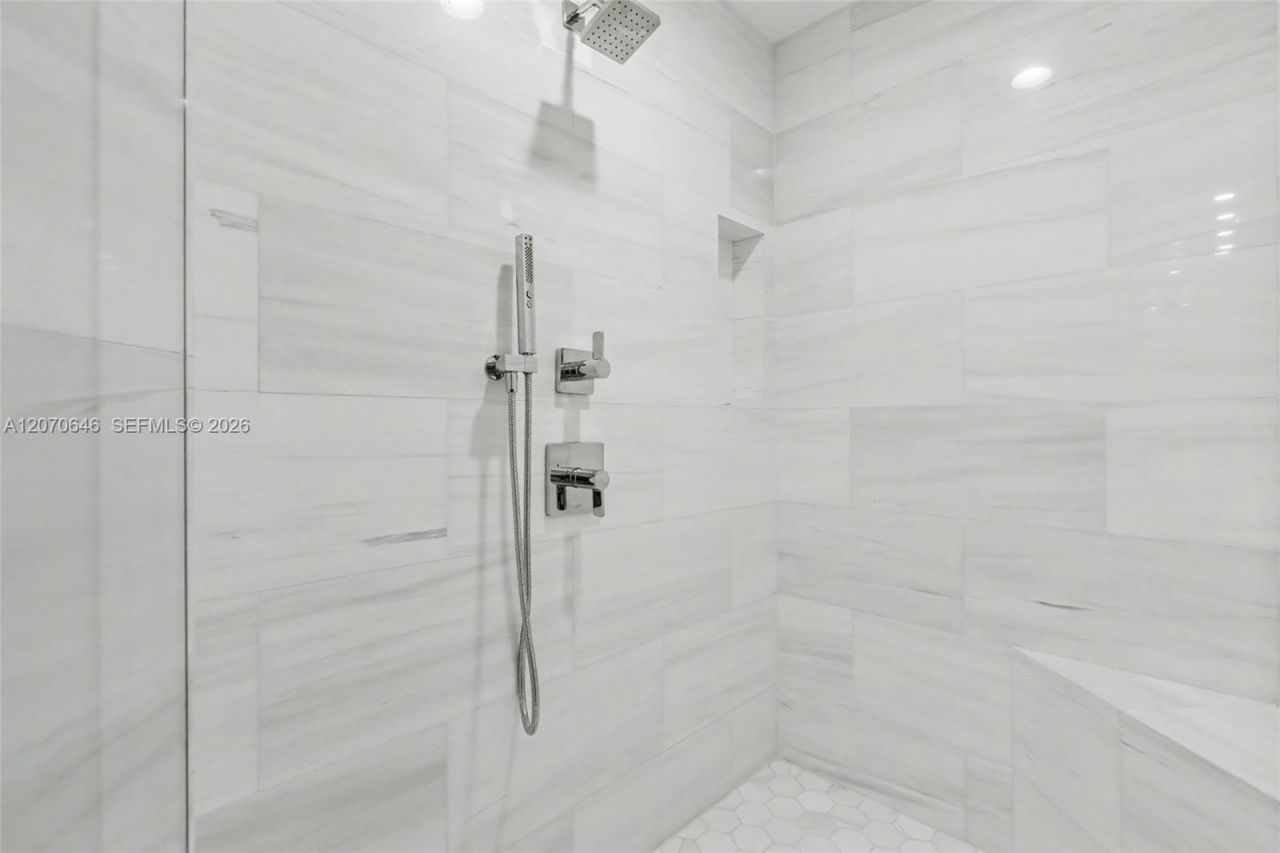 731 Crandon Blvd , Unit 208, Key Biscayne, FL 33149 Photo