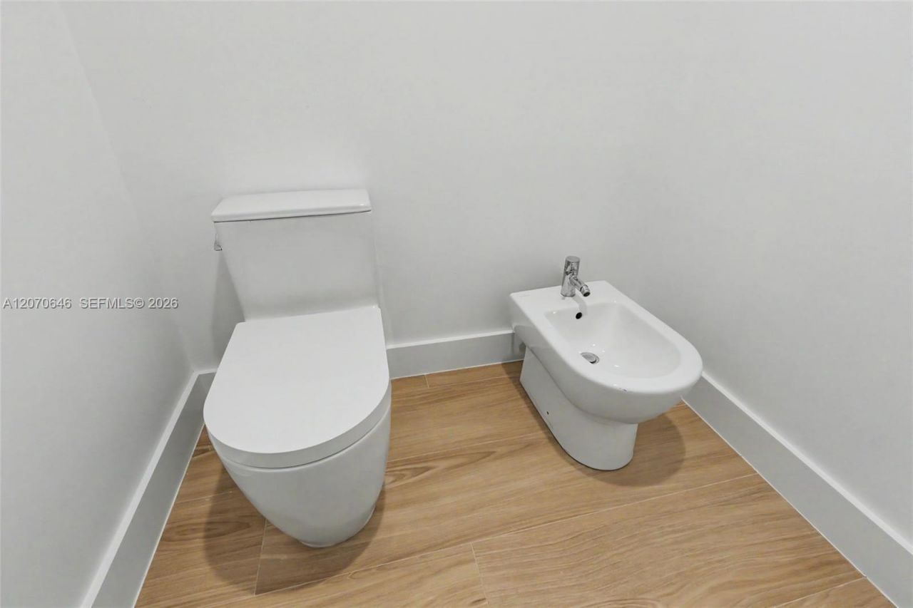 731 Crandon Blvd , Unit 208, Key Biscayne, FL 33149 Photo