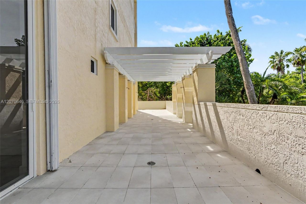 731 Crandon Blvd , Unit 208, Key Biscayne, FL 33149 Photo