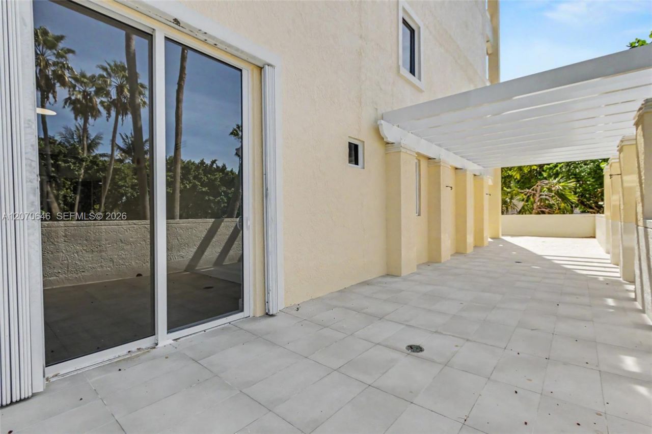 731 Crandon Blvd , Unit 208, Key Biscayne, FL 33149 Photo