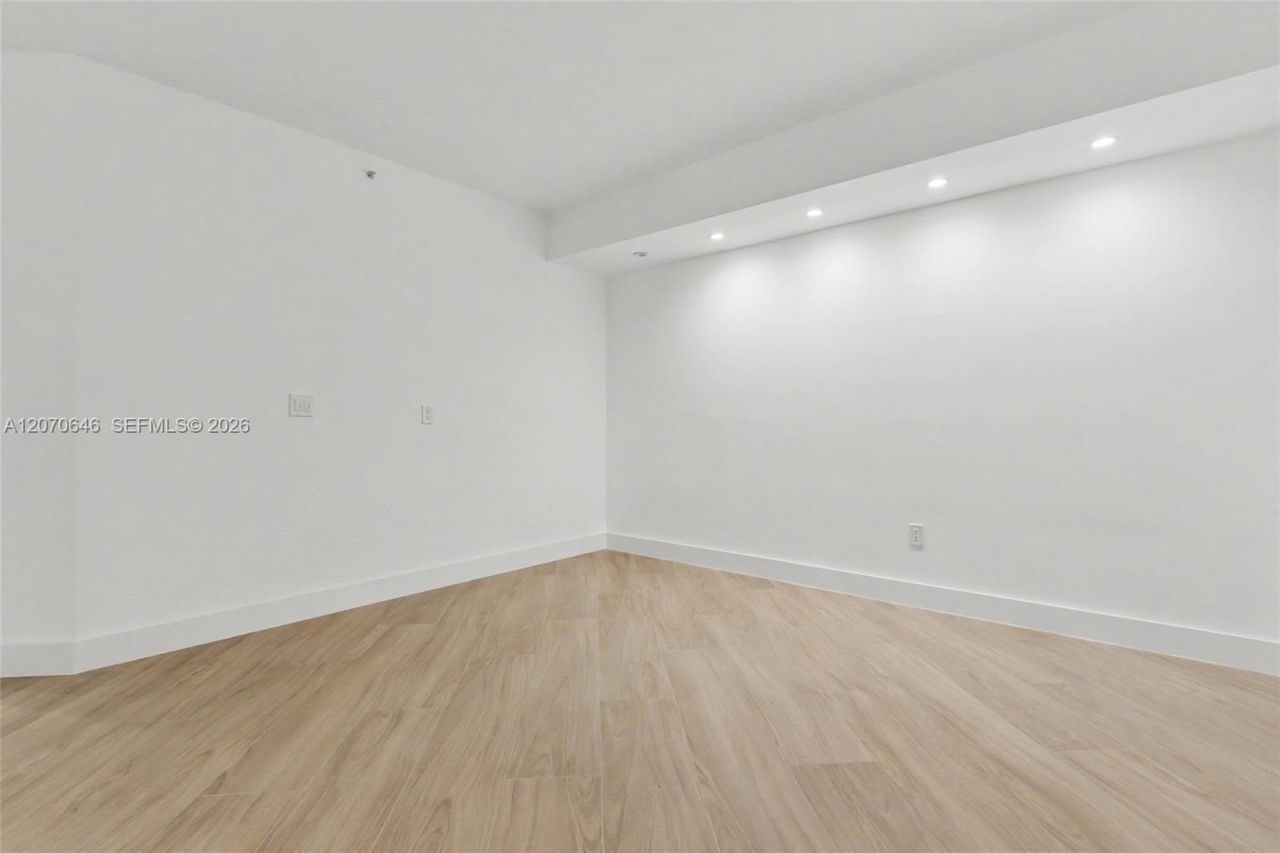 731 Crandon Blvd , Unit 208, Key Biscayne, FL 33149 Photo