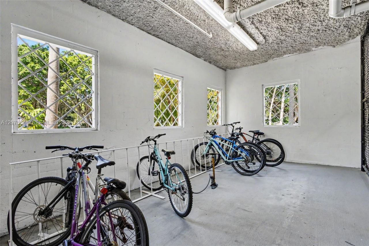 731 Crandon Blvd , Unit 208, Key Biscayne, FL 33149 Photo