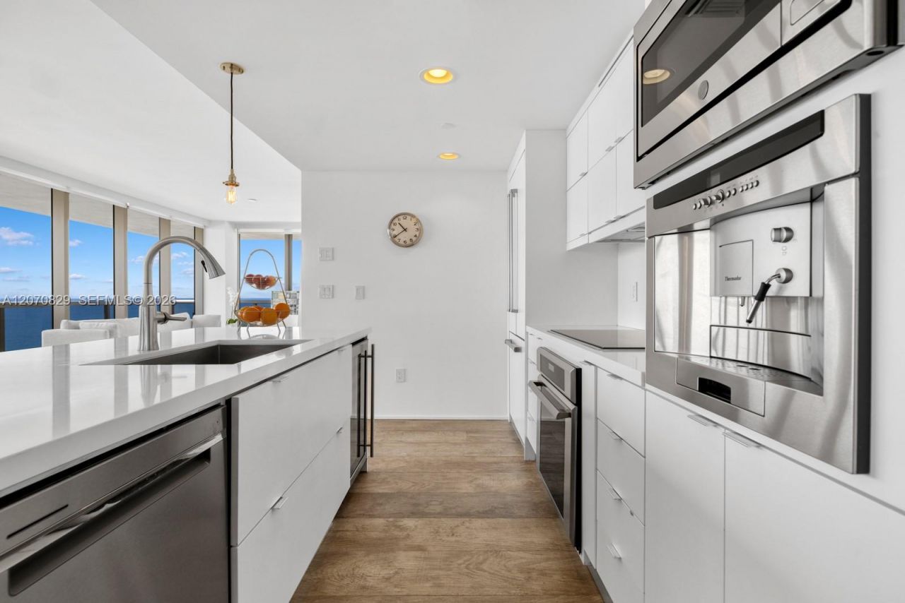 5875 Collins Ave, Unit 1102, Miami Beach, FL 33140 Photo