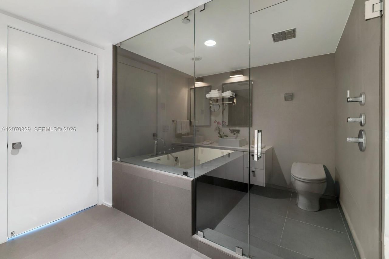 5875 Collins Ave, Unit 1102, Miami Beach, FL 33140 Photo