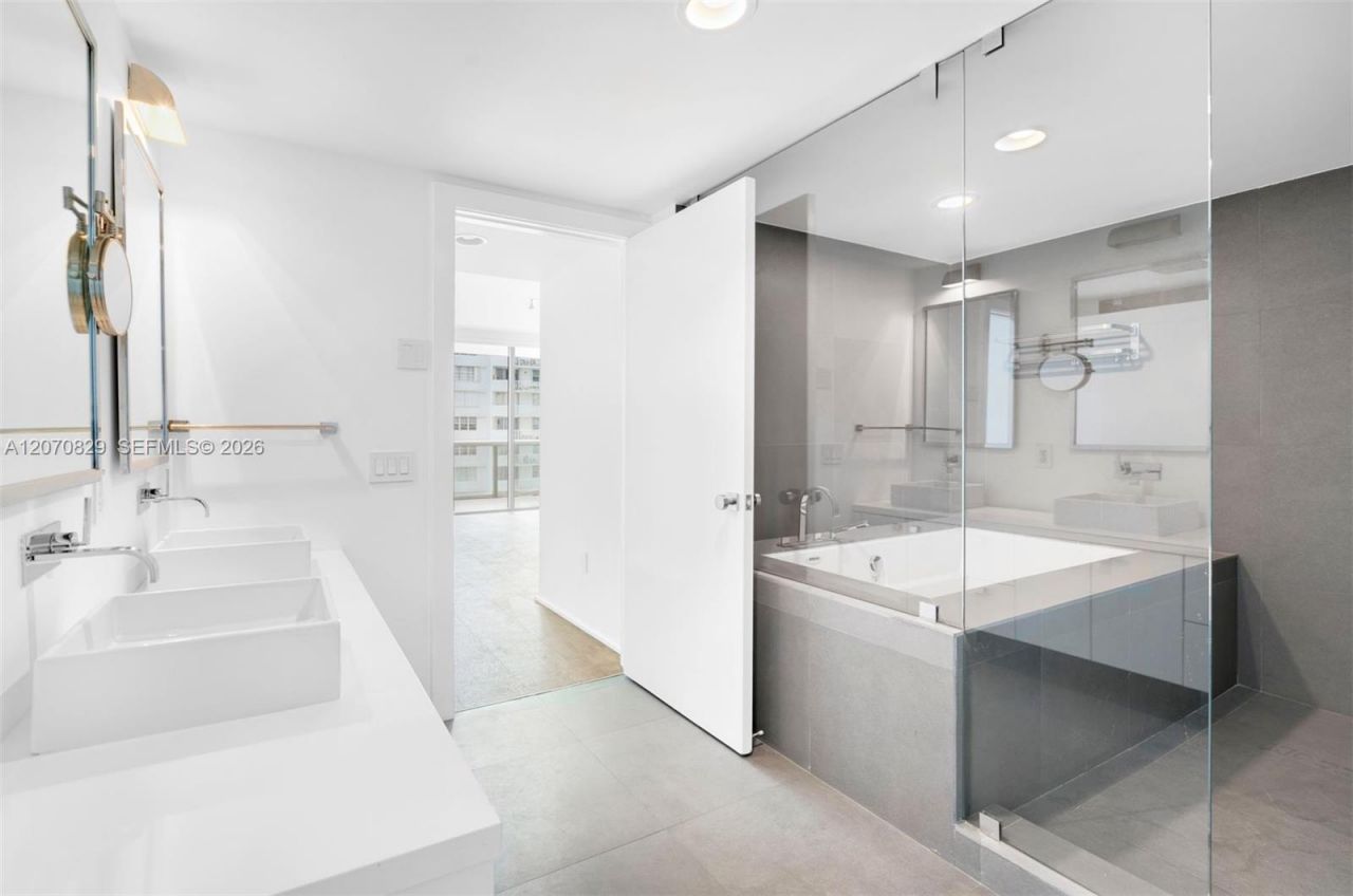 5875 Collins Ave, Unit 1102, Miami Beach, FL 33140 Photo
