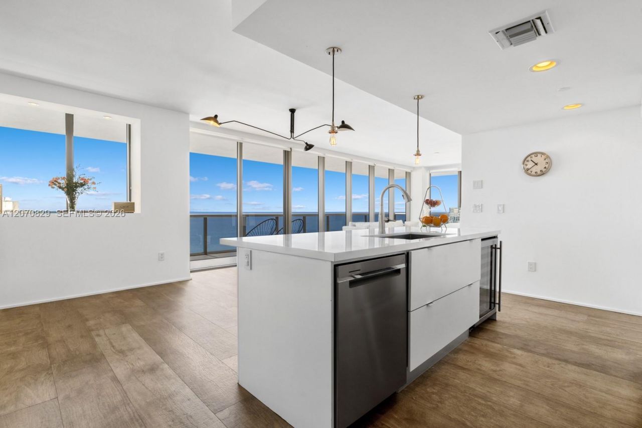5875 Collins Ave, Unit 1102, Miami Beach, FL 33140 Photo