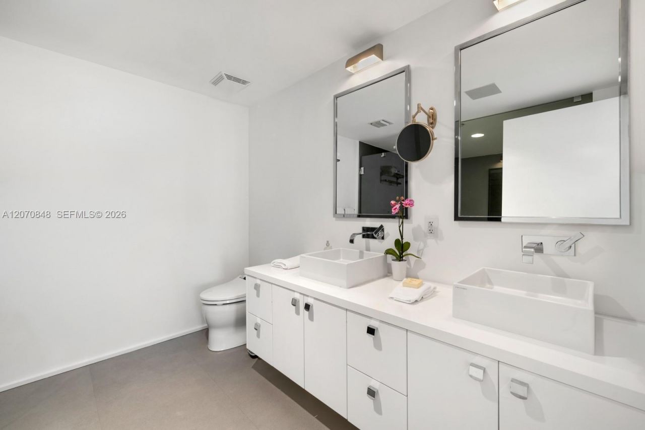 5875 Collins Ave , Unit 1102, Miami Beach, FL 33140 Photo