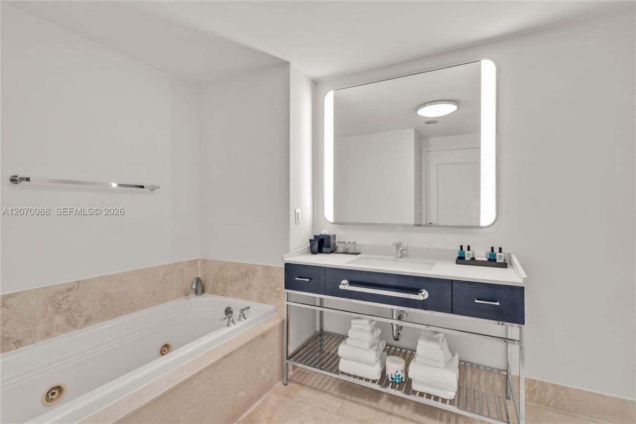 4401 Collins Ave , Unit 1508, Miami Beach, FL 33140 Photo