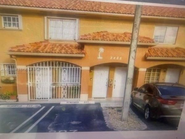 2485 west 76 st , Unit 207, Hialeah Gardens, FL 33016