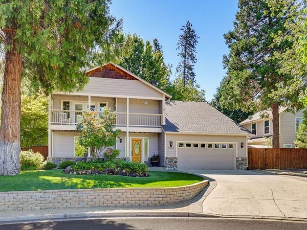 1075 Anglers Place, Shady Cove, OR 97539
