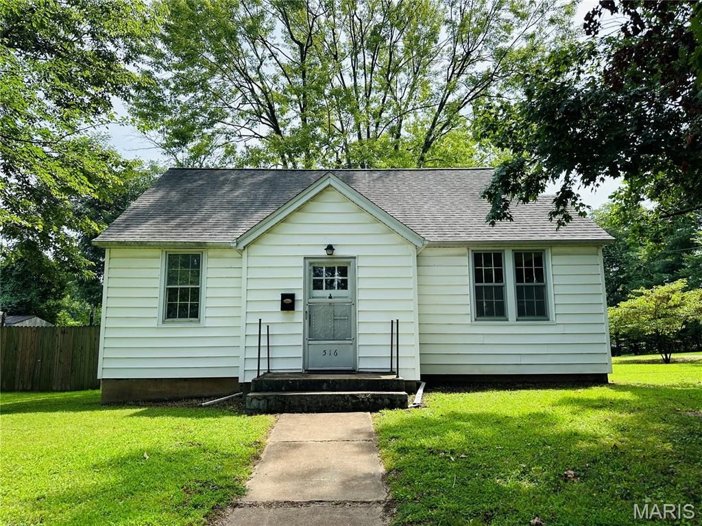 516 W Randle Street, Lebanon, IL 62254 Main Photo