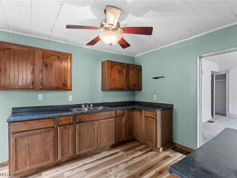 319 N 7th Street, Martins Ferry, OH 43935 Photo 9