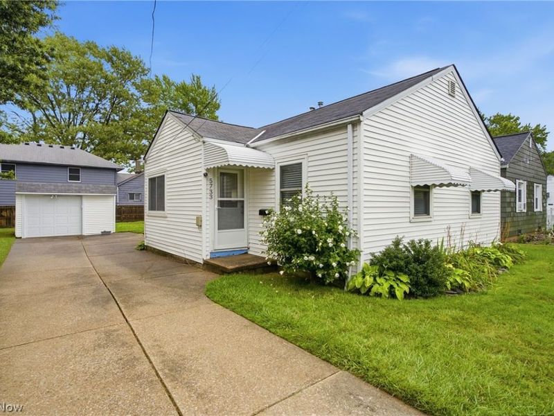 5733 Porter Road, North Olmsted, OH 44070 Photo 2