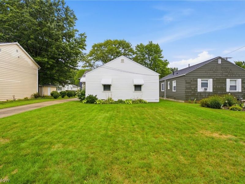 5733 Porter Road, North Olmsted, OH 44070 Photo 3