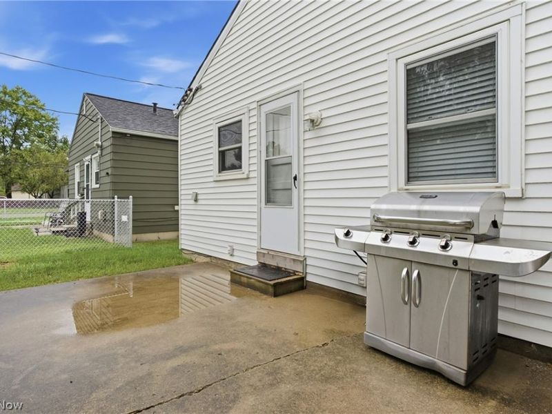 5733 Porter Road, North Olmsted, OH 44070 Photo 8