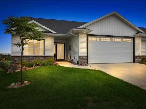 419 15th Ave SW, Mt Vernon, IA 52314