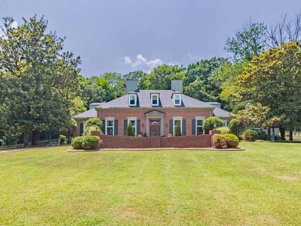 750 Lakehill Cir , Lewisburg, TN 37091