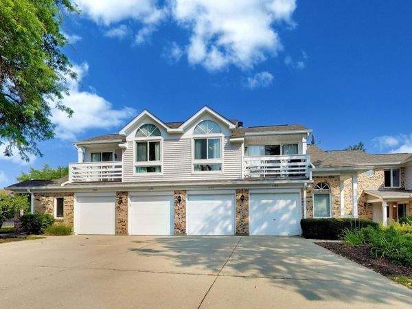 1225 Ranchview Court , Buffalo Grove, IL 60089