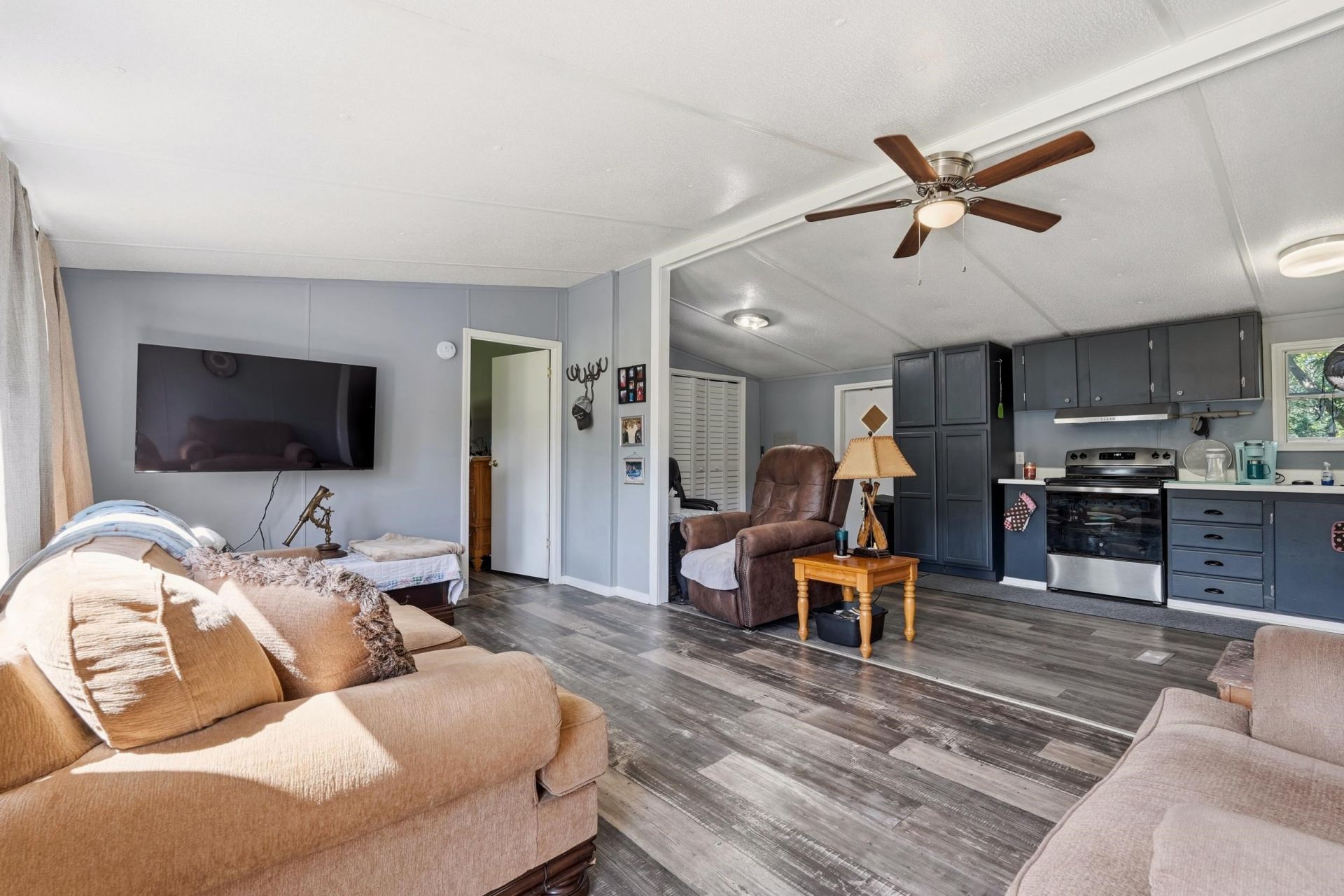 1359 Beechnut Dr. Photo 3