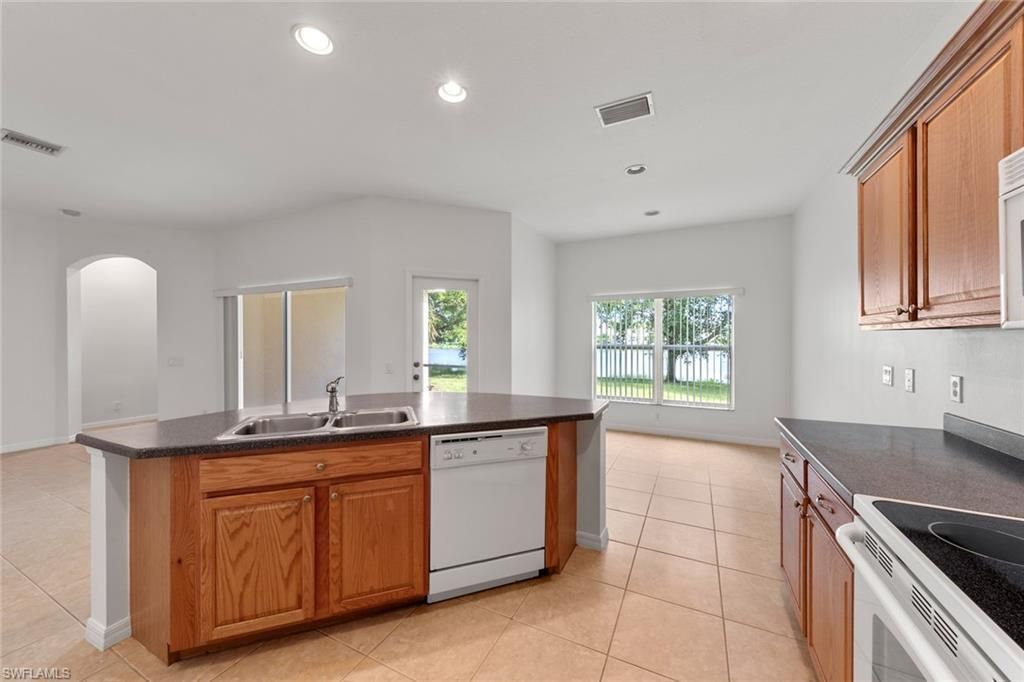 2410 Verdmont Ct, Cape Coral, FL 33991 Photo