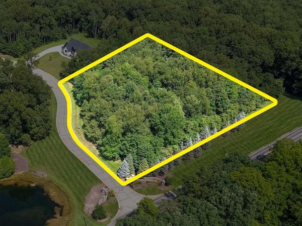 Pine Ridge Drive, Unit 9, Niles, MI 49120