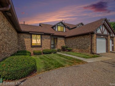 3326 Heritage Parkway, Dearborn, Mi 48124