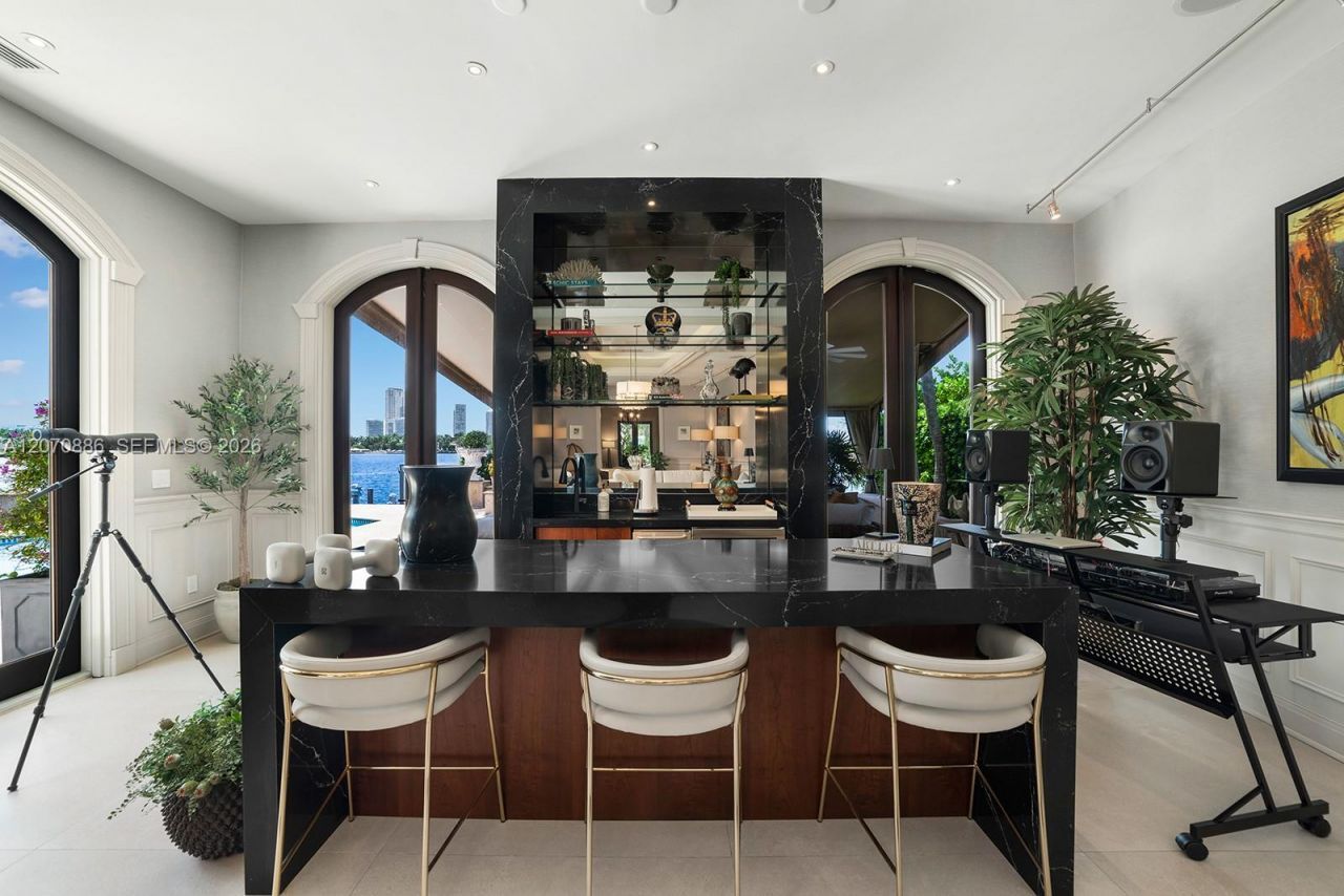4 Palm Ave, Miami Beach, FL 33139 Photo
