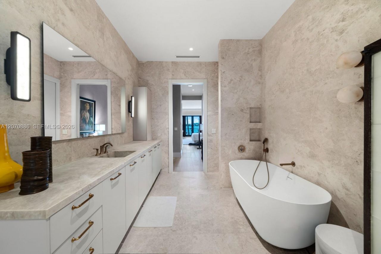 4 Palm Ave, Miami Beach, FL 33139 Photo