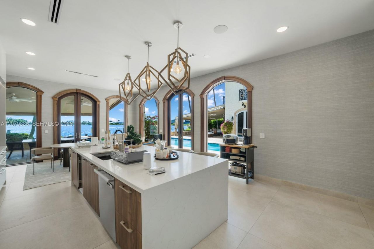 4 Palm Ave, Miami Beach, FL 33139 Photo