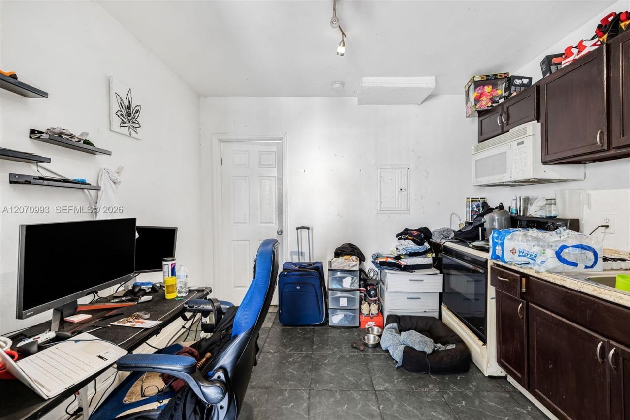 1236 NW 28th St , Unit 3, Miami, FL 33142 Photo