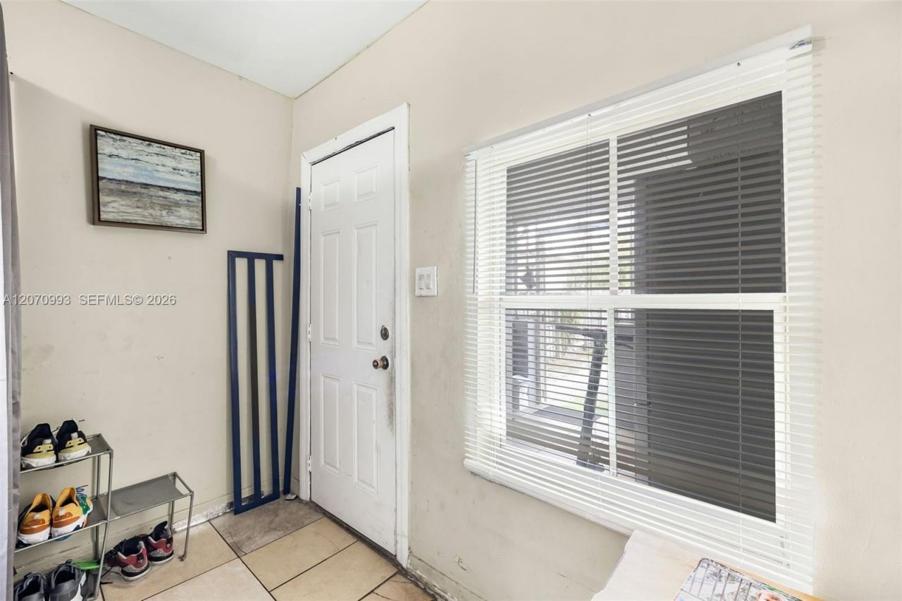 1236 NW 28th St , Unit 3, Miami, FL 33142 Photo