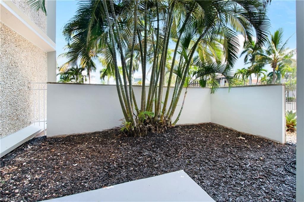 60 Pelican St W, Unit 103, Naples, FL 34113 Photo