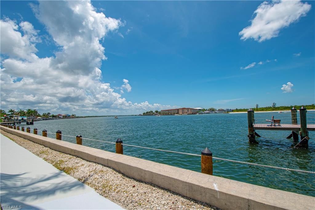 60 Pelican St W, Unit 103, Naples, FL 34113 Photo