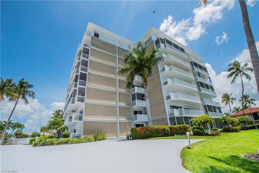 60 Pelican St W, Unit 103, Naples, FL 34113 Photo