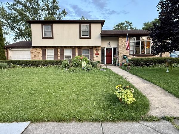 1451 E Gloria Drive , Palatine, IL 60074