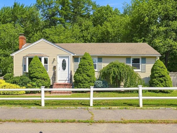 34 Roseen Road, Holbrook, MA 02343