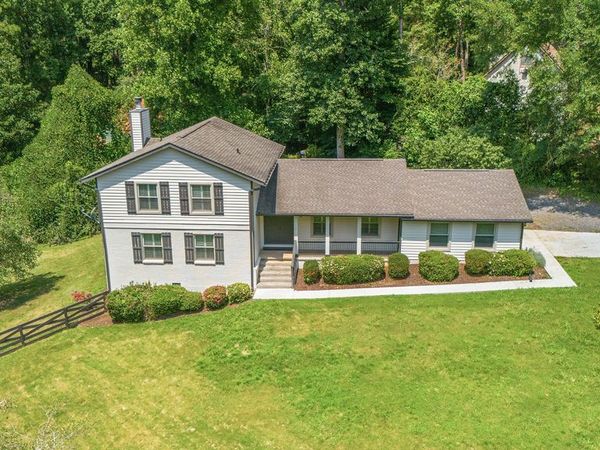 9630 Pine Thicket Way, Roswell, GA 30075
