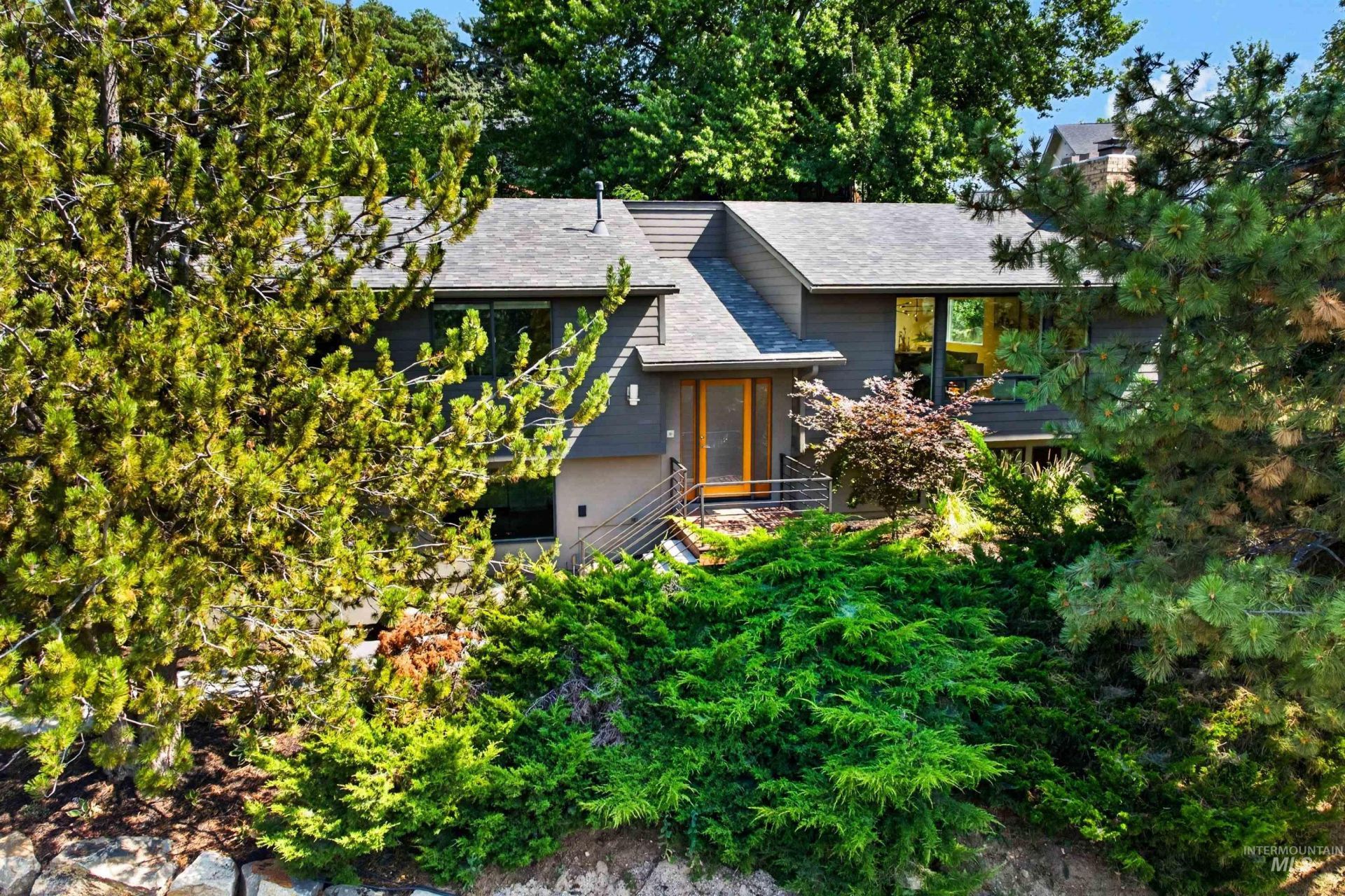 561 E Balmoral Rd, Boise, ID 83702 Main Photo