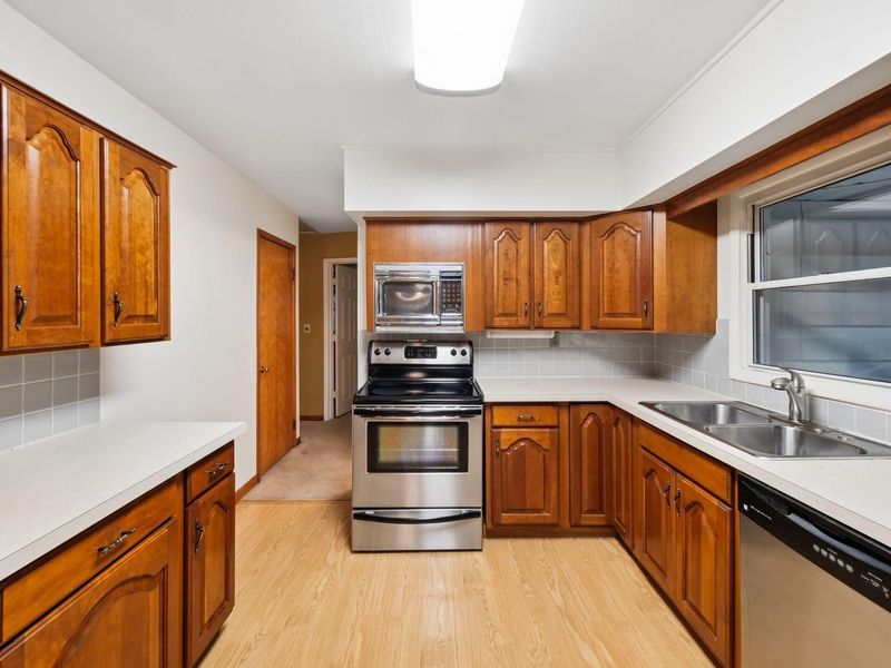 2433 Fishinger Road, Upper Arlington, OH 43221 Photo 19