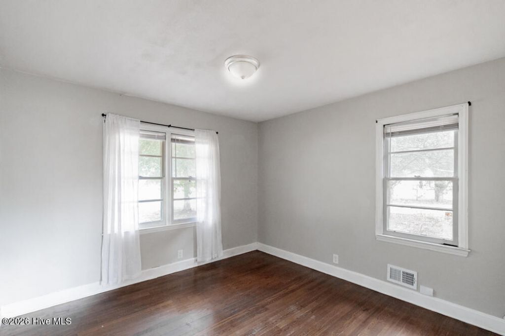 111 Carroll Avenue Nw Photo 7