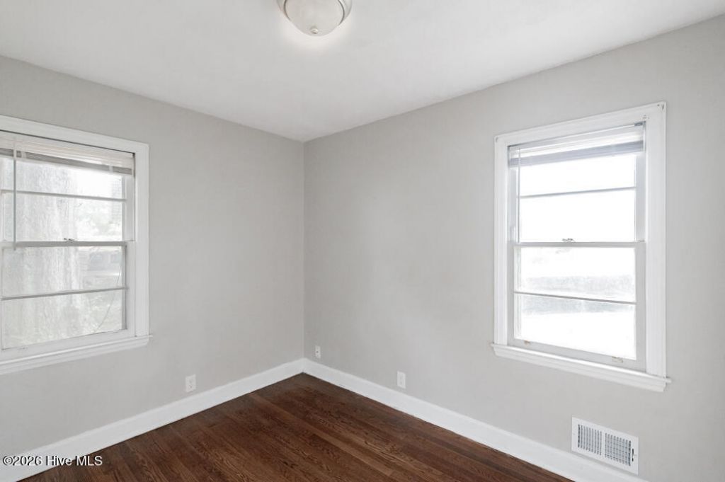 111 Carroll Avenue Nw Photo 8