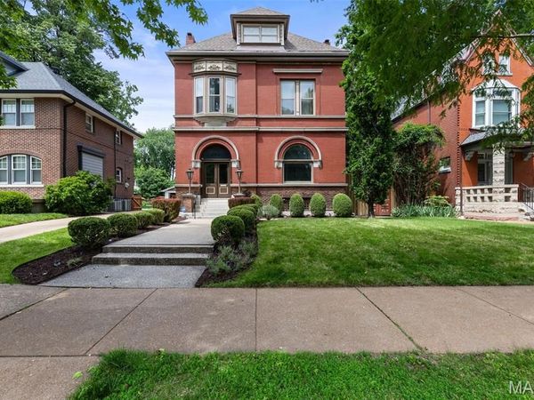 2935 Russell Boulevard, St Louis, MO 63104