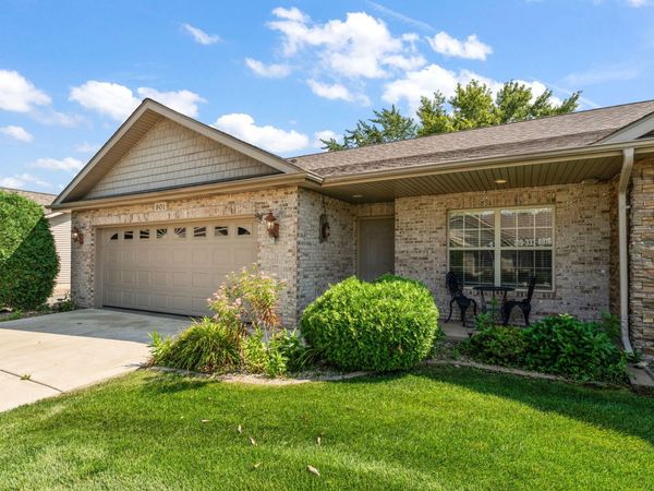 901 Veterans Lane , Crown Point, IN 46307